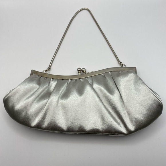 Jeannie Lottie silver satin clutch w/ silver snake strap. BNWOT. - Picture 4 of 9
